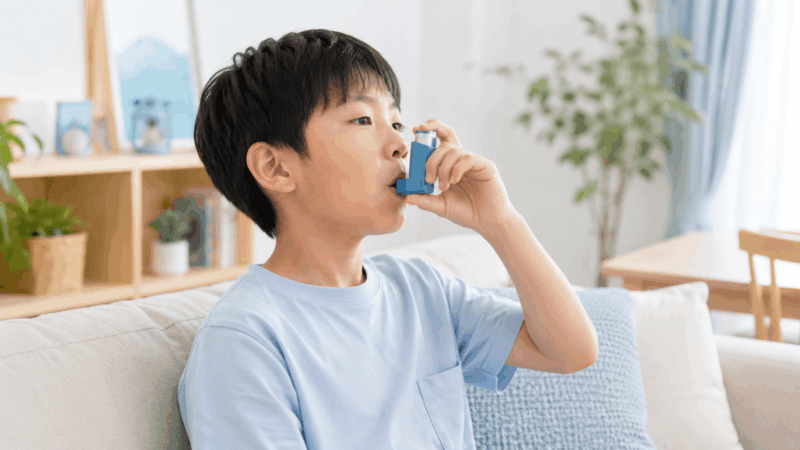小児喘息の男の子